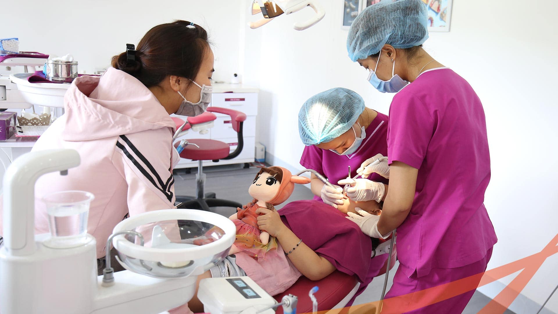 Đến phòng khám nha khoa 