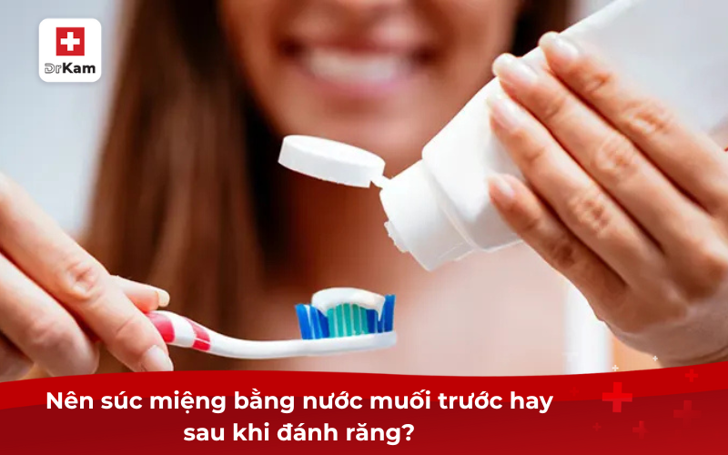 Nên súc miệng bằng nước muối trước hay sau khi đánh răng?