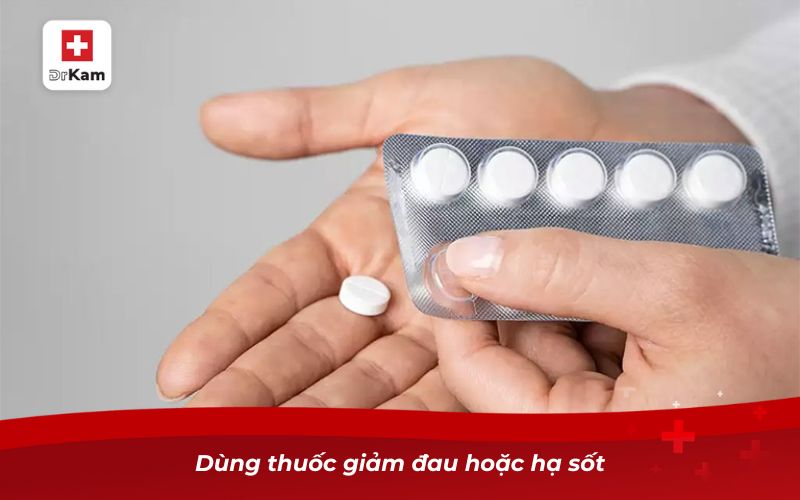 Dùng thuốc giảm đau hoặc hạ sốt