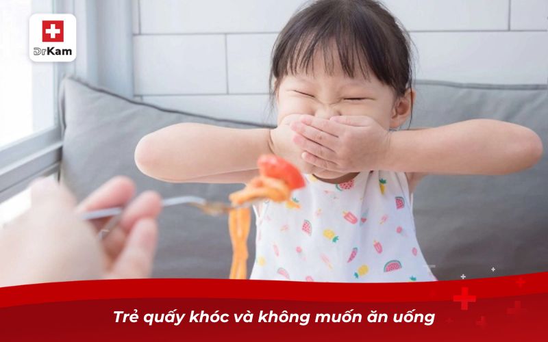 Cách nhận biết bé bị viêm họng chuẩn xác nhất 11 Trẻ quấy khóc và không muốn ăn uống