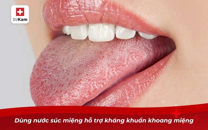 Những điều cần biết về nước súc miệng hỗ trợ trị nấm lưỡi 10 Dùng nước súc miệng hỗ trợ kháng khuẩn khoang miệng