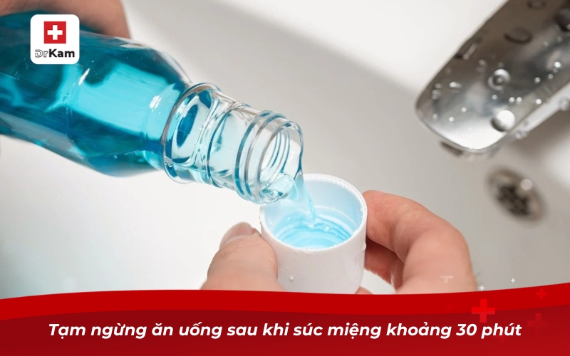 Tạm ngừng ăn uống sau khi súc miệng khoảng 30 phút