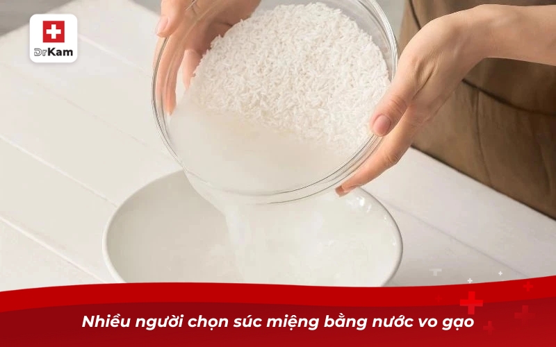 Nhiều người chọn súc miệng bằng nước vo gạo