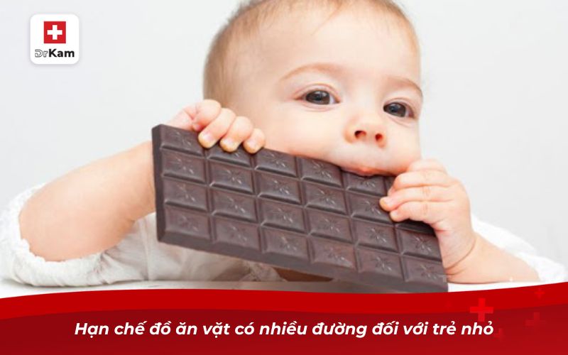 Hạn chế đồ ăn vặt có nhiều đường đối với trẻ nhỏ