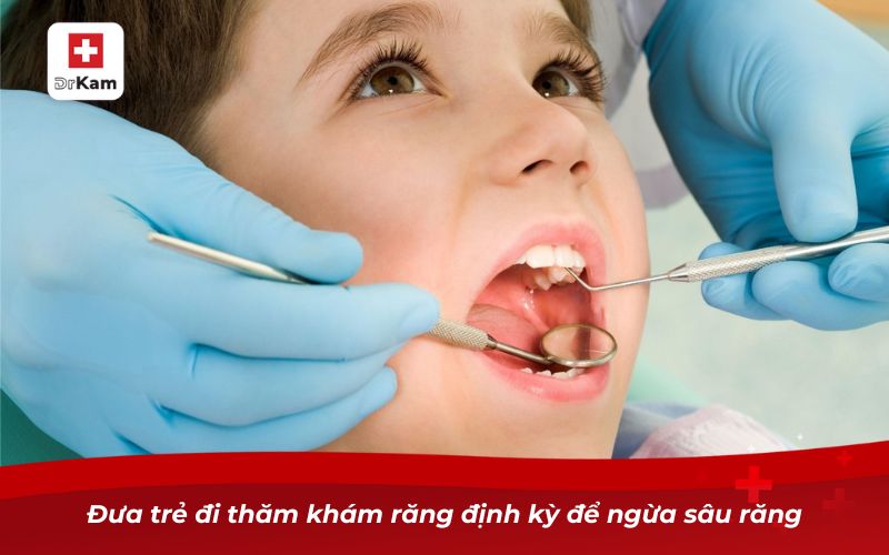 Đưa trẻ đi thăm khám răng định kỳ để ngừa sâu răng
