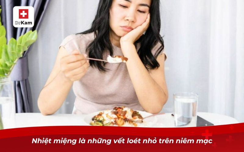 Nhiệt miệng gây ra khó khăn khi ăn uống 