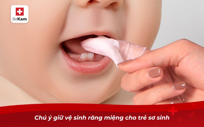 Chú ý giữ vệ sinh răng miệng cho trẻ sơ sinh