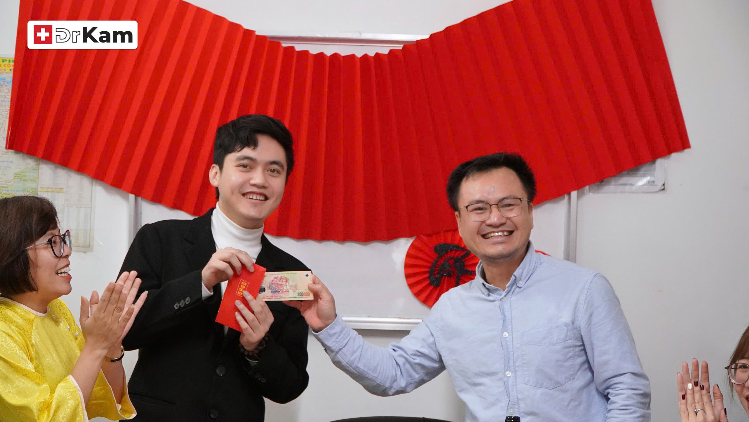 Những bao lì xì đỏ đong đầy may mắn trong năm mới