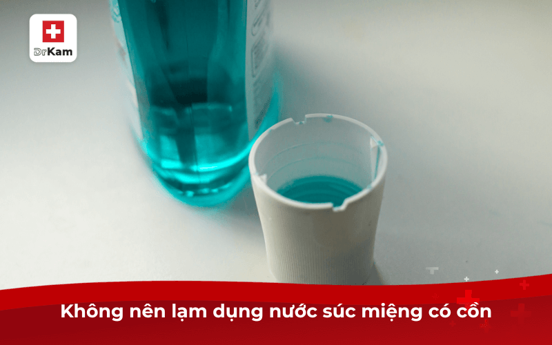 Không nên lạm dụng nước súc miệng có cồn